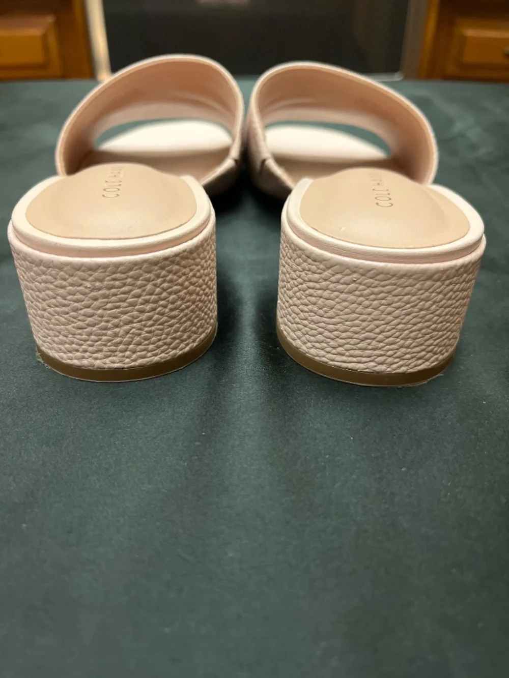 Like New Cole Haan Calli Blush Color, Leather, Open Toe Slide Sandals.  Sz. 8.5.